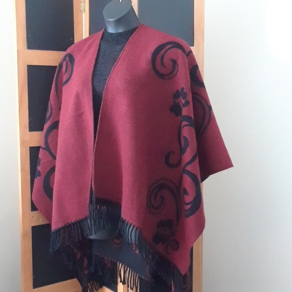 Reversible Printed Poncho w/fringes - Picture 3 of 16